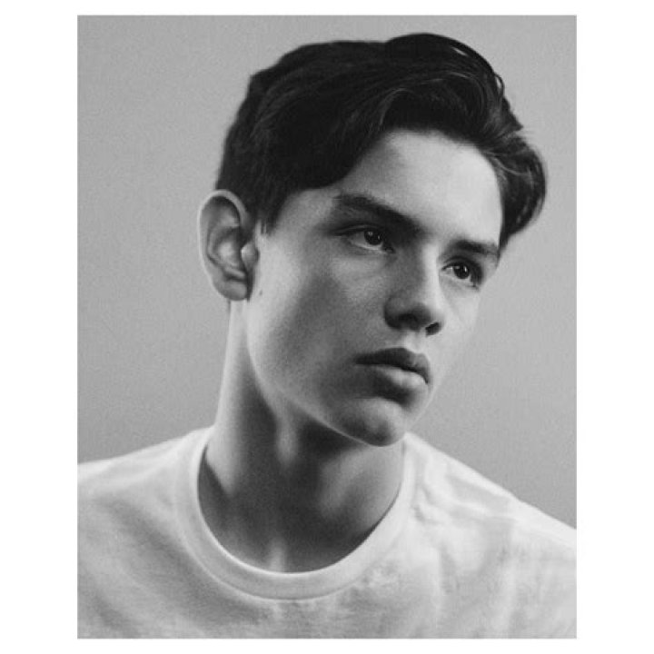 Louis Partridge Height, Weight, Net Worth, Age, Wiki, Who, Instagram, Biography