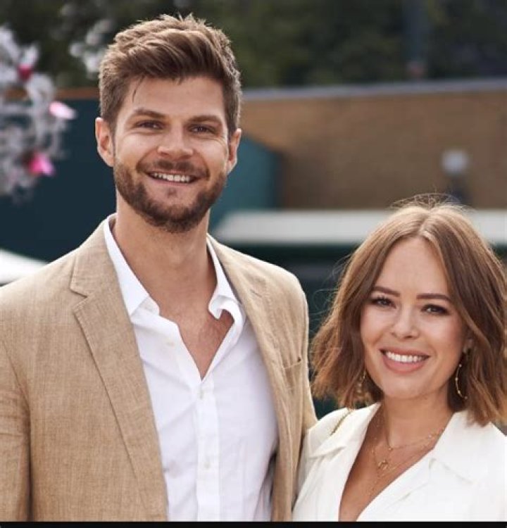 
Tanya Burr Height, Age, Boyfriend, Biography, Wiki, Net Worth 